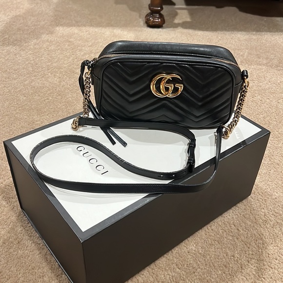 Gucci GG MARMONT SMALL SHOULDER BAG - Picture 2 of 10